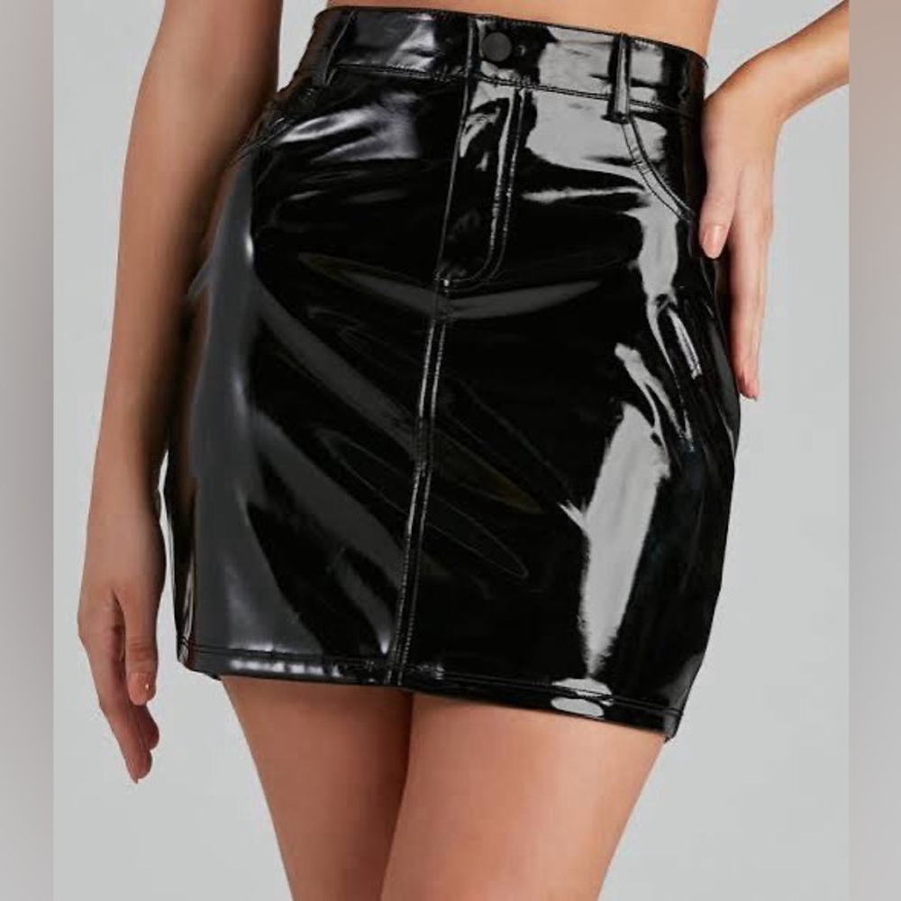 THESE THREE BOUTIQUE Shiny Faux Patent Leather Black Mini Skirt